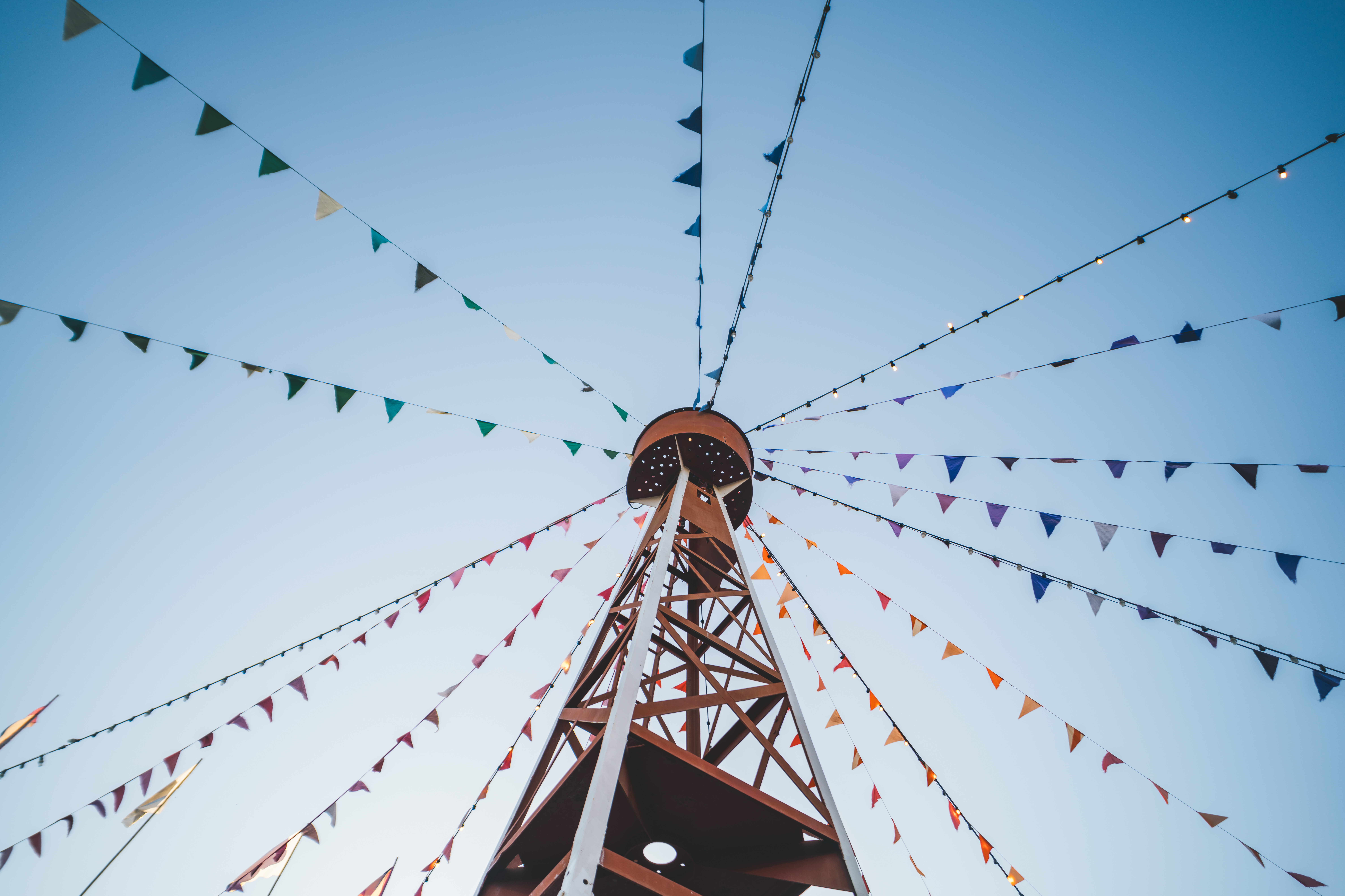 Photographie de Caroline Jollin des fanions présent sur la site des Francofolies de La Rochelle.