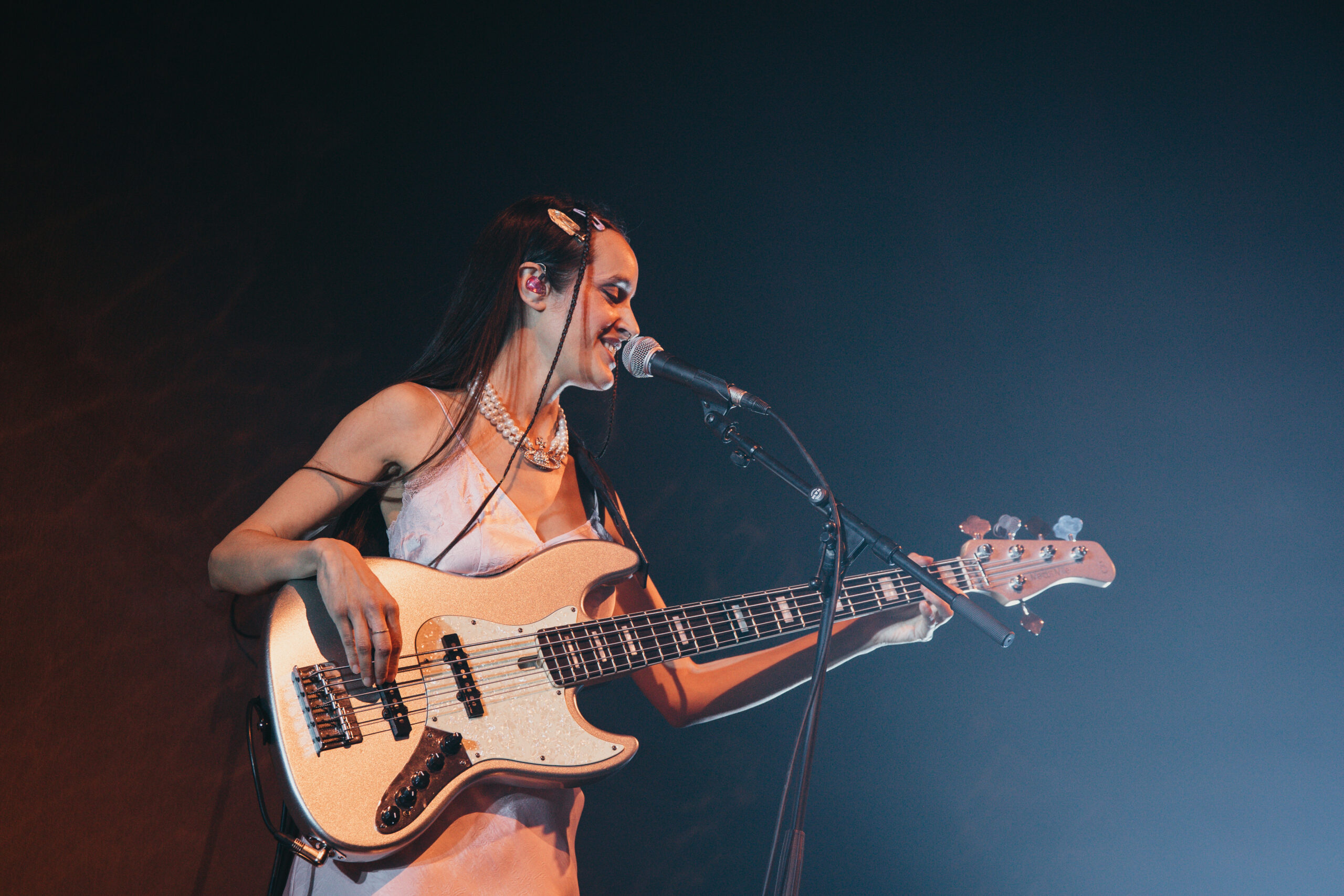 Laure Sanchez, en première partie de Vanessa Paradis, au zénith de Bruxelles. Photographie prise par @instantanne.photography